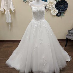 Wedding Dress Ball gown Size 14 Lace Beaded Detail Bridal Gown Bridal Gown